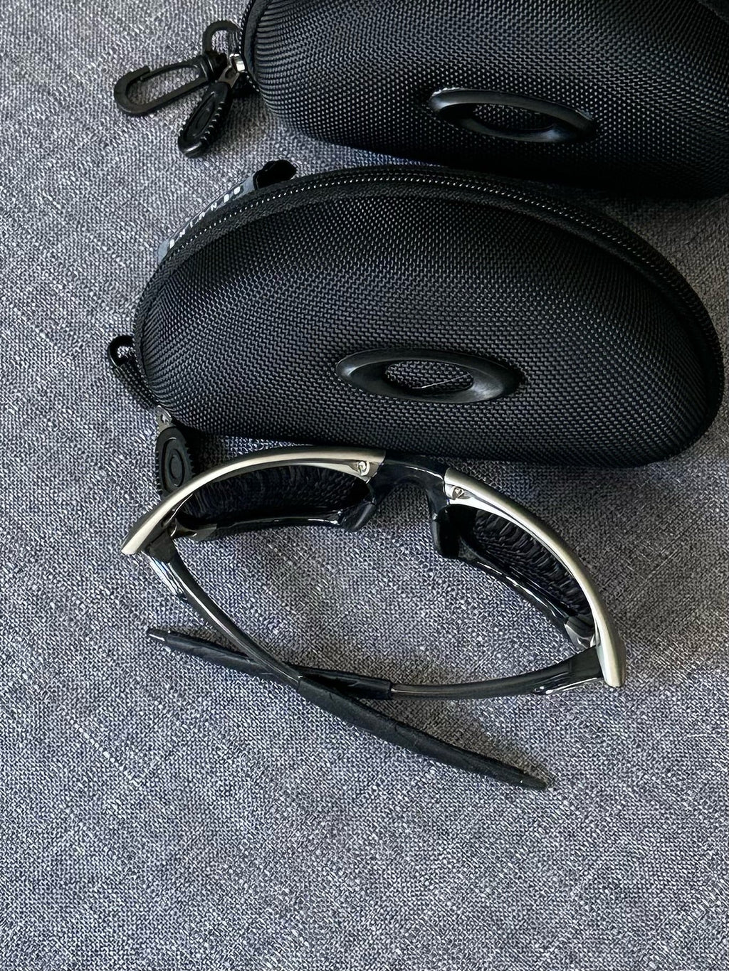 Vintage Oakley Splice Sunglasses: Polished SILVER Frame, Black Lenses - Vintage Collectible