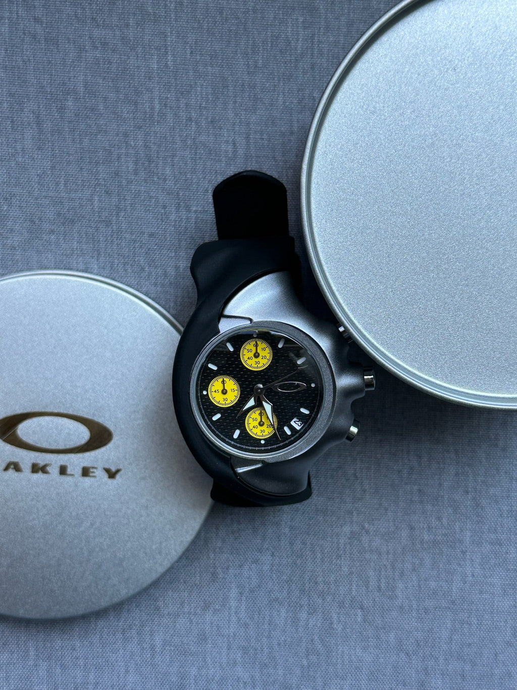 Oakley Chronograph Watch – Yellow Dial with Rubber Strap