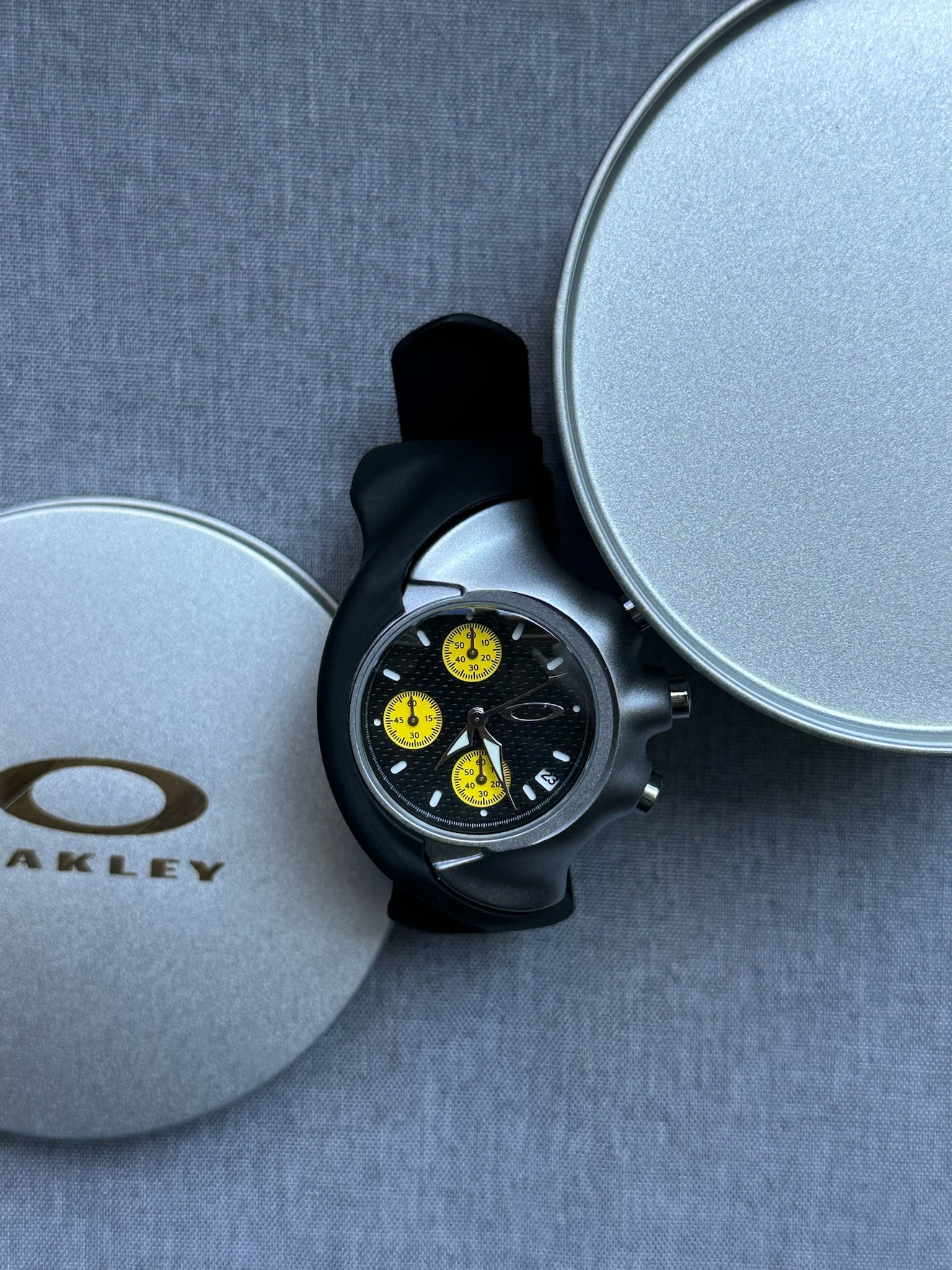 Oakley Chronograph Watch – Yellow Dial with Rubber Strap