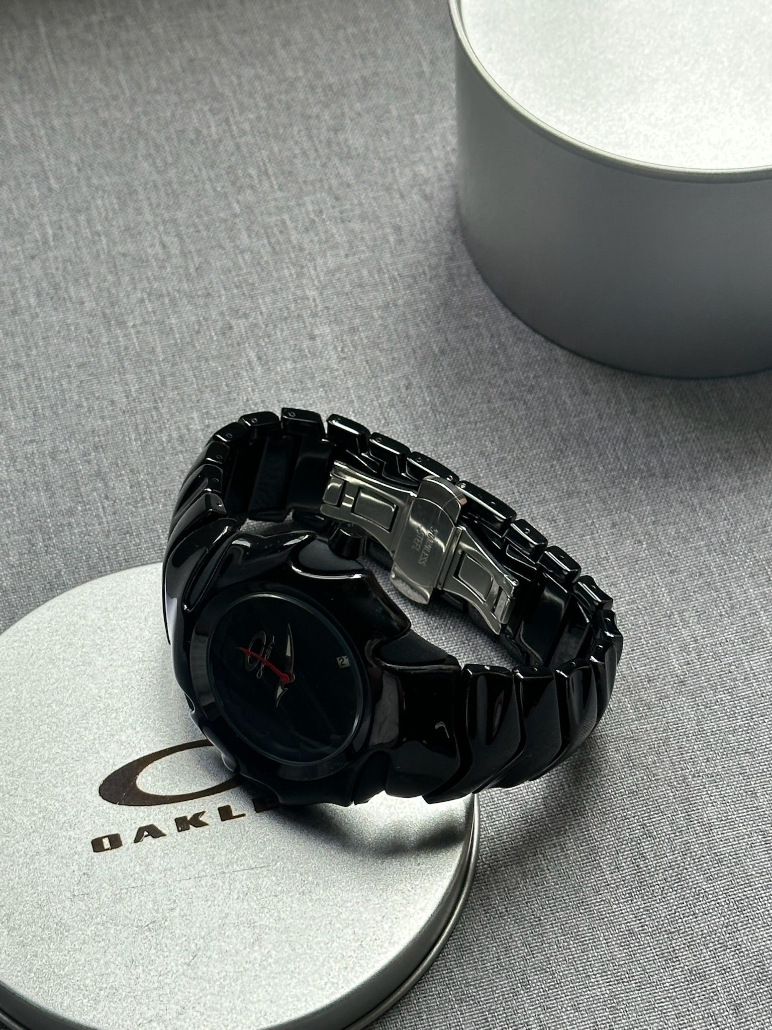 Oakley Blade Watch – Black dial Black SHINY Stainless Steel, Swiss Movement, Collectible Men’s Watch