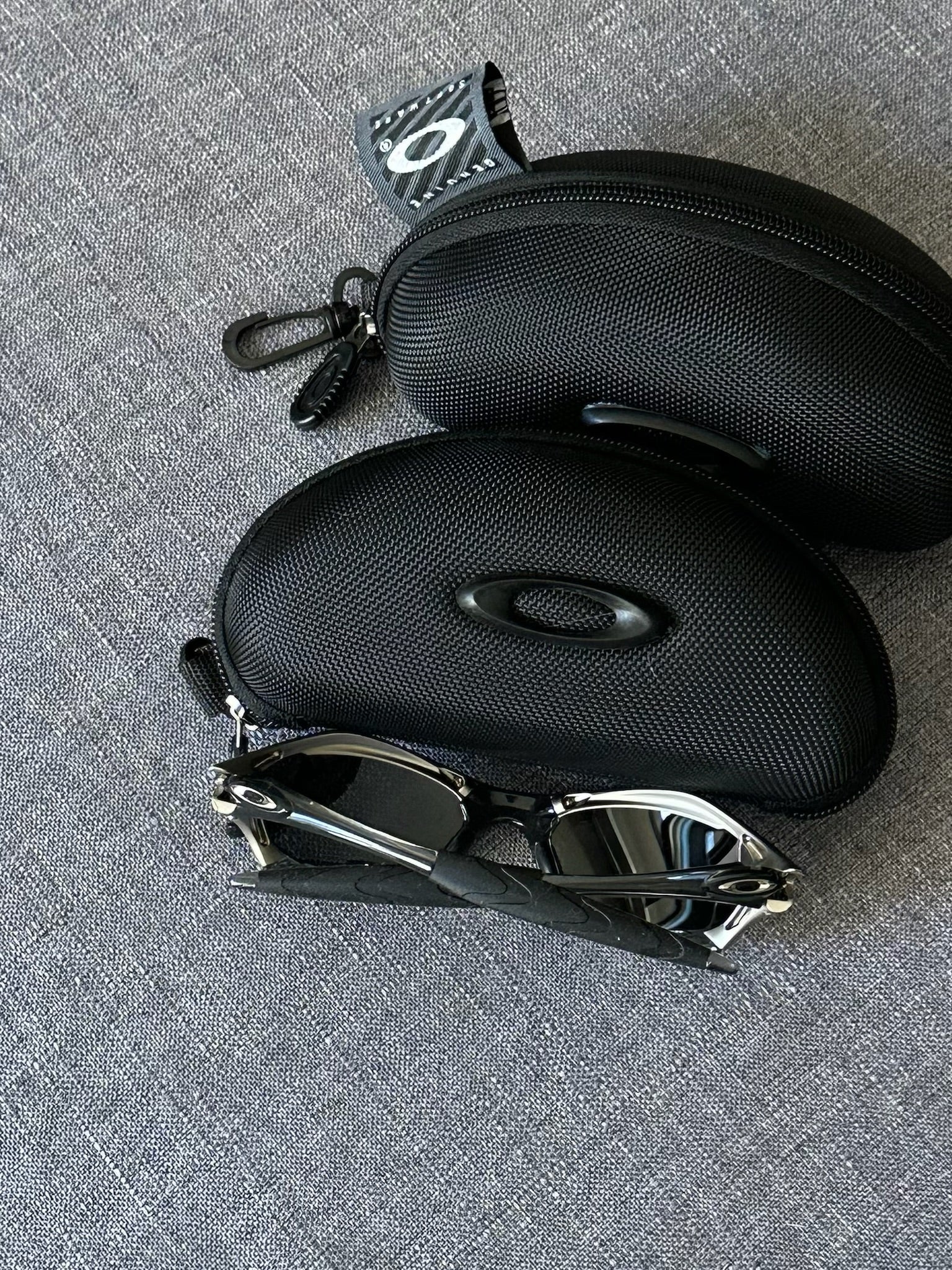 Vintage Oakley Splice Sunglasses: Polished SILVER Frame, Black Lenses - Vintage Collectible