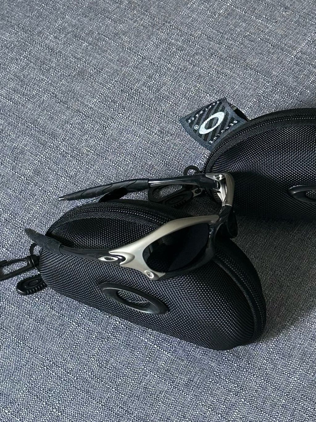 Vintage Oakley Splice Sunglasses: Polished SILVER Frame, Black Lenses - Vintage Collectible